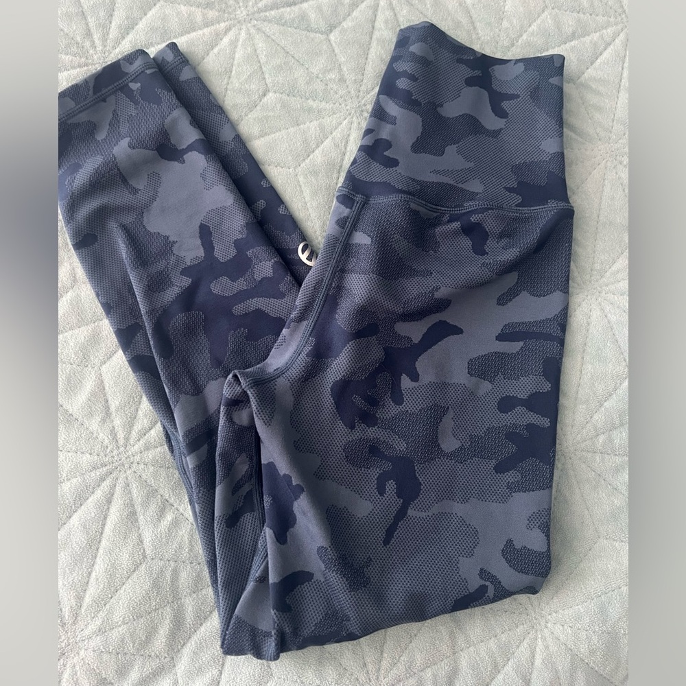 P'tula Women's Navy Camouflage Leggings
